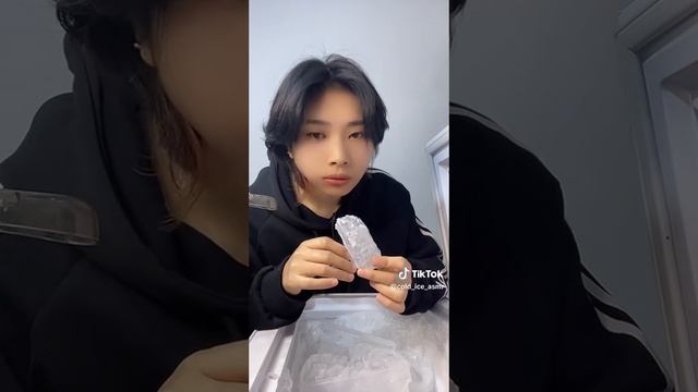 Невероятный АСМР льда! Жёсткий лёд из морозилки! смотреть онлайн