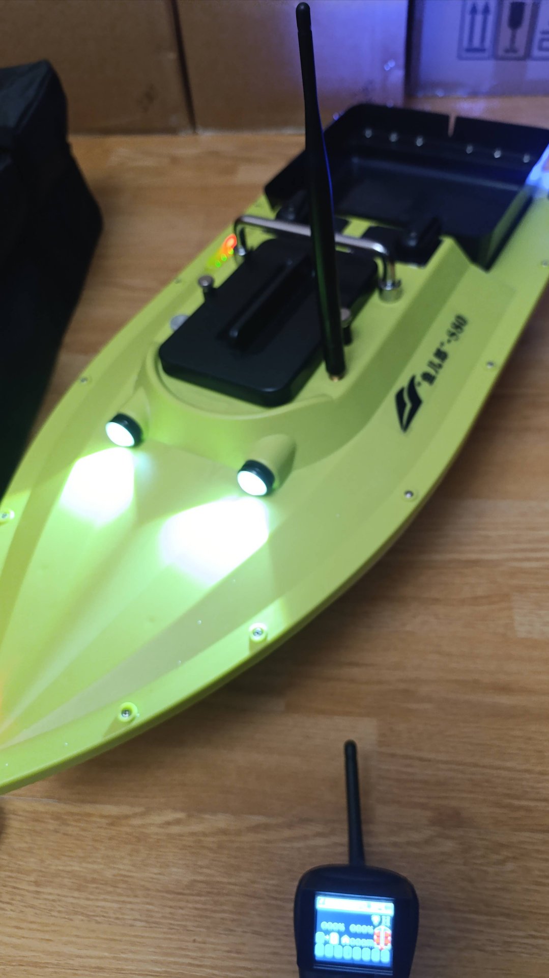 Кораблик для рыбалки S80 (RS Bait boat S80) смотреть онлайн