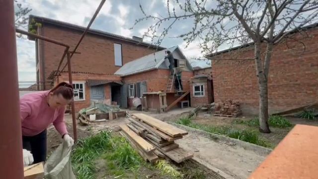 Ейск ! Продолжение работ без меня на малом доме, приображение двора и всё остальное !