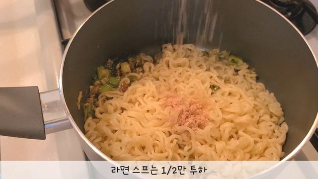 볶음라면  ::간편•자취요리:: [Stir-fried Ramen]