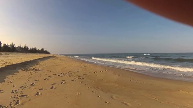 День одиннадцатый. Пляж в Донг Хои смотреть онлайн