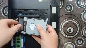 ПОСТАВИЛ НА НОУТБУК SAMSUNG Optibay И SSD НОУТ ОЖИЛ