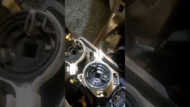 Toyota Spade 2013г. Ремонт тросика, замена лампочки климат контроля