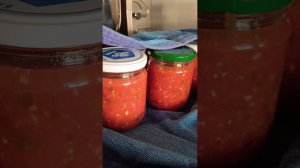 Поселковские будни. Объединение куриц прошло замечательно! Уборка курятника. Свободолюбивая утка)
