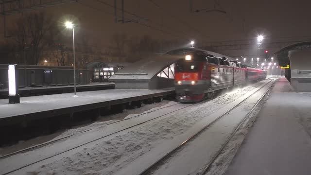 Электровоз ЧС7-162 (ТЧЭ-33) со скорым поездом "Славянский экспресс" №008Б Брест - Москва. смотреть онлайн