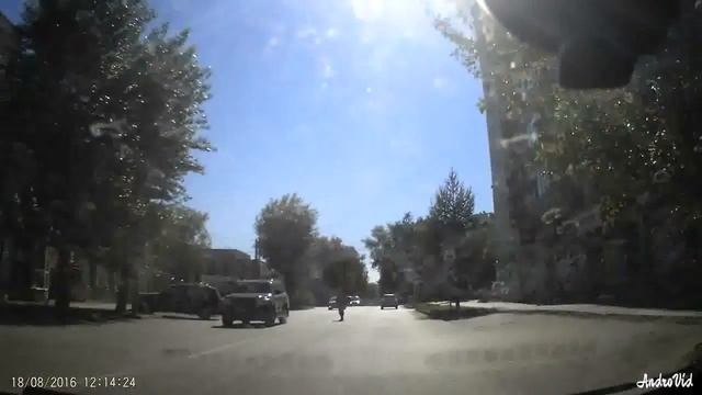 Дурачок на дороге ! смотреть онлайн