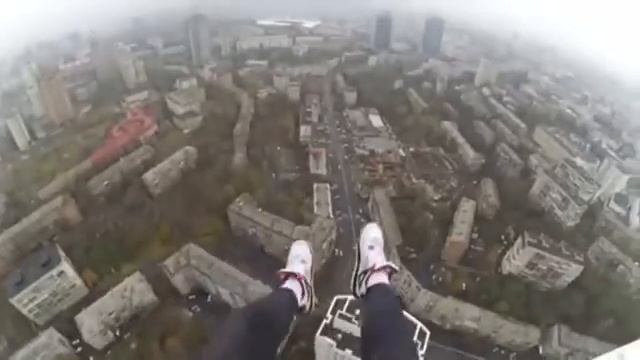 ЗАЛЕЗЛИ НА САМУЮ ВЫСОКУЮ КРЫШУ В УКРАИНЕ смотреть онлайн