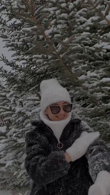 вяжу шапки | снуды | варежки на заказ🤍❄️ смотреть онлайн