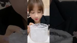 Ледяная банка со снегом и вкусными ледышками! Мукбанг АСМР поедание льда