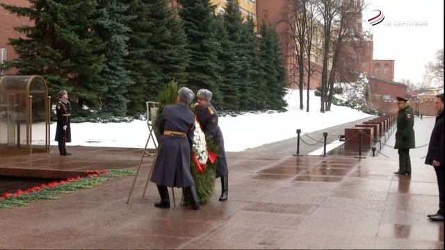 Андрей Воробьев в составе правительственной делегации возложил цветы к Могиле Неизвестного Солдата смотреть онлайн