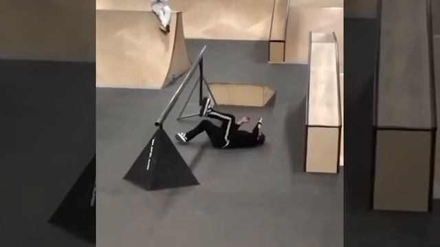 Очередная шлюха сайта Badoo в поиске клоуна модельной внешности смотреть онлайн