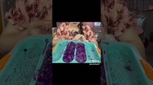 Грызёт огромные батоны из пластин льда! АСМР поедание льда