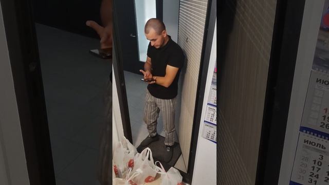 Обман «Маркет Деливери» (Delivery club). Недовешивают каждую позицию более чем в два раза!!! смотреть онлайн