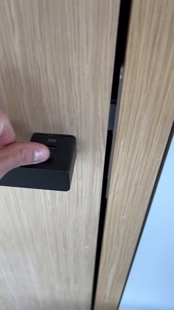 R8 ONE with magnetic latch - GRIFFWERK USA -