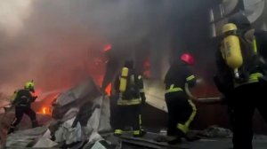 Появились кадры горящих заводов в Киеве после ударов ВС РФ