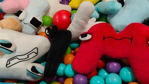 играем в мягкие буквы алфавита лора, алфавит лор для детей, alphabet lore