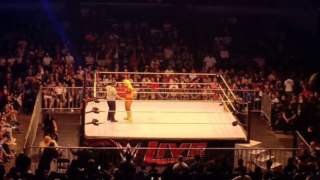 WWE Live in Manila 2019: Carmela vs Mandy Rose смотреть онлайн