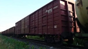 Тепловоз 2ТЭ10М-0893  ТЧЭ-3 Пенза (-III) с грузовым поездом