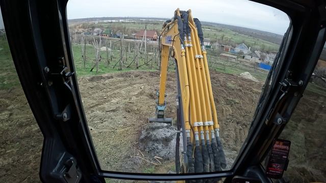 Работа на Винограднике. Мини экскаватор XCMG XE55U. смотреть онлайн
