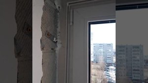 Правильный монтаж окон с герметизацией пенного шва пароизоляционным герметиком Стиз В.