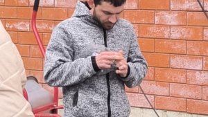 ВЛОГ 🌱 ПЕРЕБИРАЕМ С МАМОЙ ГРЯДКИ // ПАПА ЖАРИТ ШАШЛЫК // ПРИШЛИ СКОБЫ