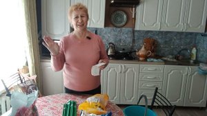 Сама нарубила колышки в магазине.