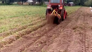 Трактор Т-25 копка картофеля / T-25 potato harwesting / kopanie ziemniaków /картоплі