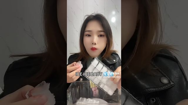 Хрустящие укусы жёстких кубиков льда от асмр мукбанга! смотреть онлайн
