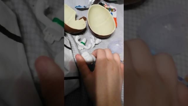 распаковка киндер-сюрприза. смотреть онлайн