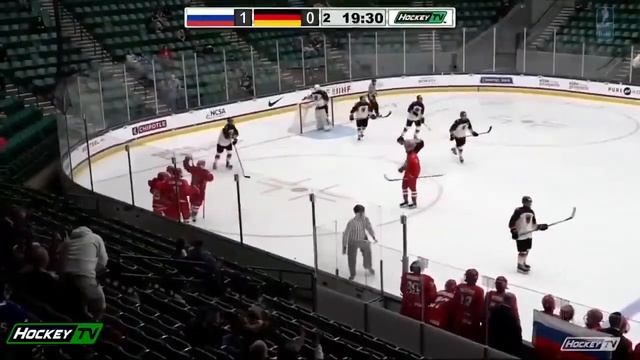 16-летний хоккеист юниорской сборной России забил гол в стиле лакросс на матче ЧМ с Германией.