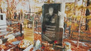 СЕМЬЯ УШЛА В ОДИН ДЕНЬ КЛАДБИШЕ. ПАМЯТНИК ВО ВЕСЬ РОСТ.