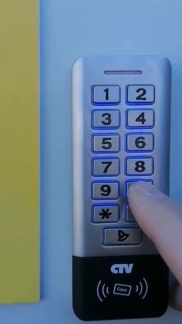 Электромагнитный замок на дверь с кодонаборной панелью и считывателем. Демонстрация, вход по коду. смотреть онлайн