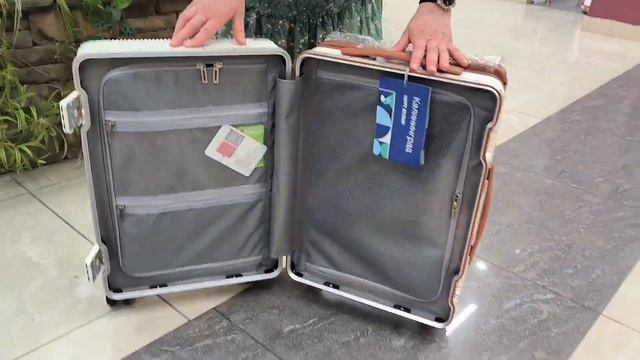 Большой чемодан с широкой ручкой без молнии