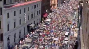Тысячи людей вышли на митинг в Риме против плана ЕС по вооружению на сумму 800 миллиардов евро.