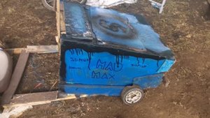 Корч в стиле мад мах