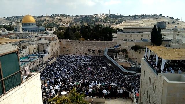 Birkas Kohanim Sukkos at the Kotel 2014