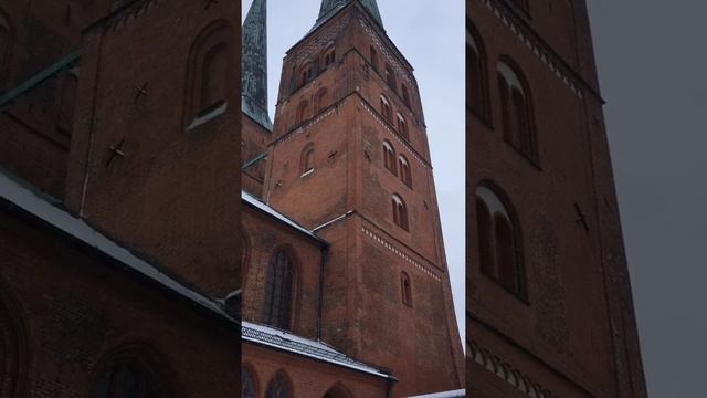 Lübeck Vollgeläut zum Gottesdienst am zugeschneiten Dom смотреть онлайн