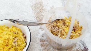 Зимний туманный день️. Моя птичка. Посеяла зерно на зелень