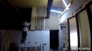 Рейки на стене из брусков