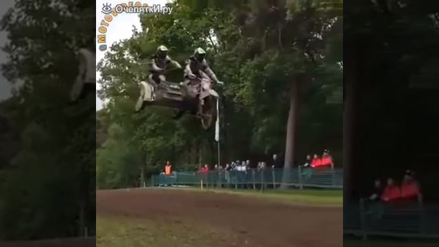 Прыжок на мотоцикле с люлькой смотреть онлайн