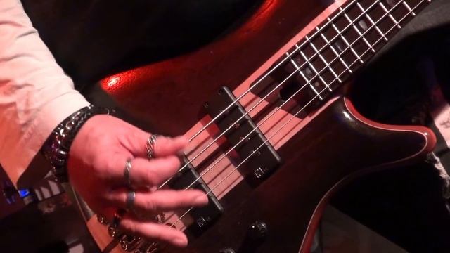 бас-гитара в живом исполнении смотреть онлайн