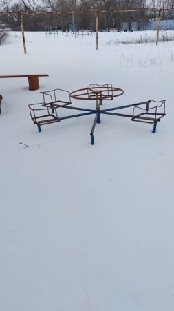Карусель не манит