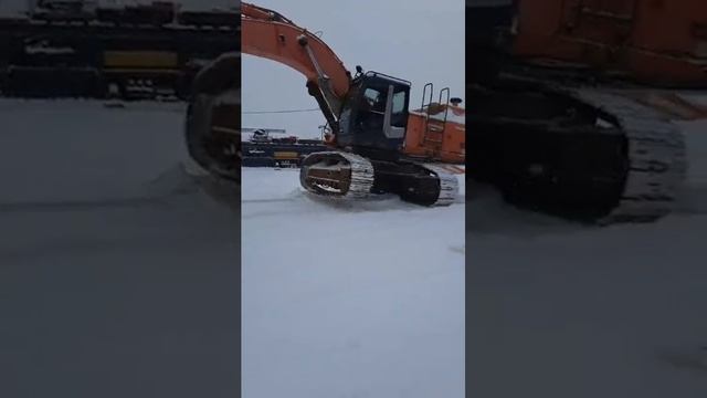 Экскаватор HITACHI ZX450-3 смотреть онлайн