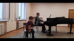 Р.н.п. "У голубя, у сизого". Исполняет Лобанов Михаил. Концертмейстер Старыгина Елена Эдуардовна