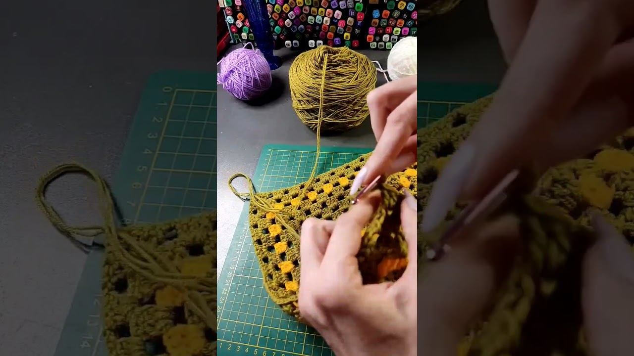 Довязала декоративную наволочку крючком на дачу/croche/almofada #croche  #almofada
