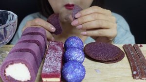 ASMR PURPLE DESSERTS 보라색 디저트 먹방 CAKE, JELLY, COOKIE, MACARON ICE, 고구마 떡꼬치, MOCHI ROLL CAKE