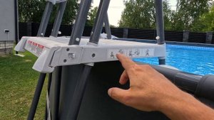 Лестница Intex 28077 для бассейнов с площадкой и защитой от случайного попадания детей в воду