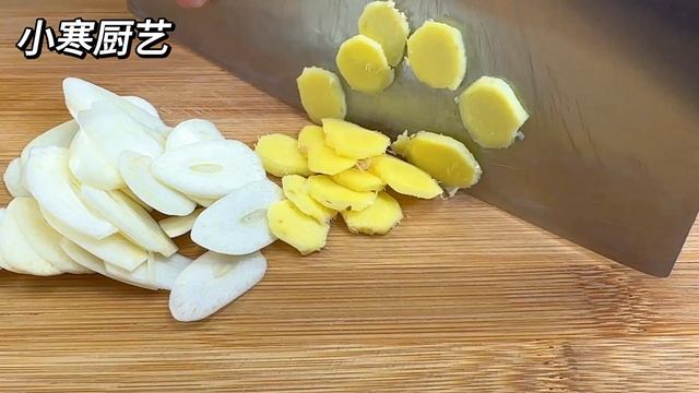 炒臘肉萬萬不可直接下鍋炒，多加1步，臘肉吃起來不咸不硬，可香了，【民寒食藝】，#炒臘肉料理，#炒臘肉食譜，#炒臘肉的做法，#cooking，#美食，#food，#Recipe，#like