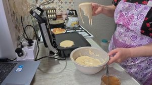 Хлопочу на кухне. Пеку панкейки к чаю