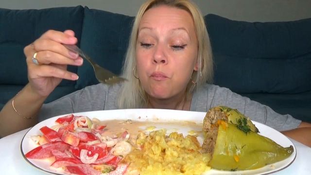 МУКБАНГ ПЮРЕ ИЗ КАБАЧКОВ,ПЕРЦЫ ФАРШИРОВАННЫЕ, ПОМИДОРНЫЙ САЛАТ/Mukbang еда на камеру/Русский мукбан